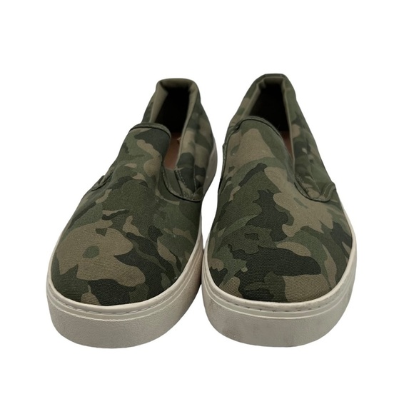 Old Navy Green Camo Slip-On Canvas Sneakers Size 8 Women's - Picture 3 of 8